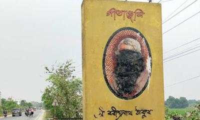কুষ্টিয়ায় রবীন্দ্রনাথের ম্যুরালে কালি লাগিয়ে ছবি বিকৃতি