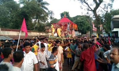 নড়াইলে রথযাত্রায় ভক্তদের ভিড়