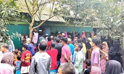 একই বাড়ির দুই কক্ষে ঝুলছিল মা-মেয়ের মরদেহ