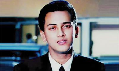 ‘প্রিয় নায়কের বুকে আমি নিজেই ছুরি চালাই’