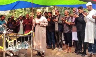 ডান্ডাবেড়ি পরে বাবার জানাজায় ছাত্রদল নেতা