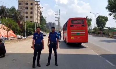 চলন্ত বাসে ডাকাতি, টাকা-স্বর্ণালংকার-মোবাইল লুট