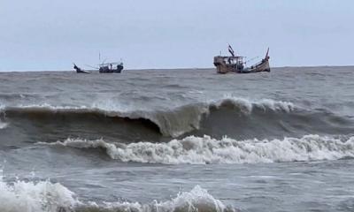৪ সমুদ্রবন্দরে সতর্কতা