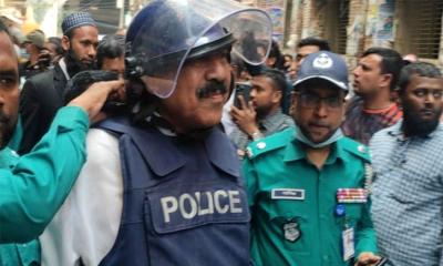 বাইরের থেকে ভেতরেই ভালো আছেন, কী বোঝালেন শাজাহান খান