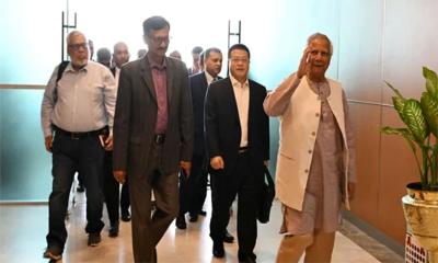 চীনের উদ্দেশে ঢাকা ছাড়লেন প্রধান উপদেষ্টা