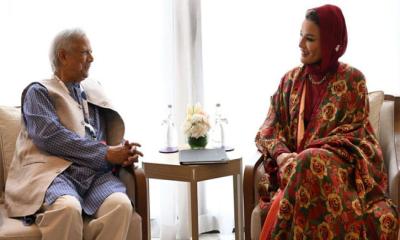 কাতারের আমিরের মায়ের সঙ্গে প্রধান উপদেষ্টার বৈঠক