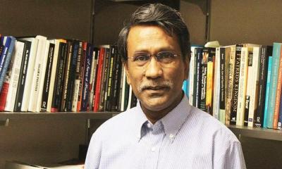 গভীর রাতে দেশে ফিরলেন আলী রীয়াজ