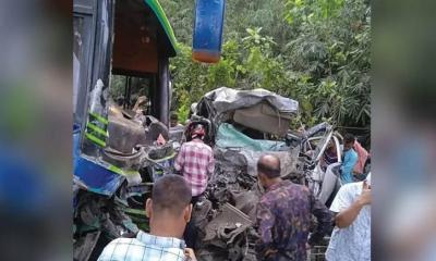 বাস-মাইক্রোবাসের সংঘর্ষে নিহত ৭
