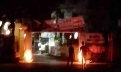 মধ্যরাতে এনসিপির তোরণে আগুন দিল কারা