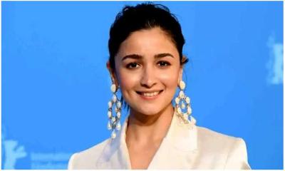 প্রথমবার কানের রেড কার্পেটে হাঁটবেন আলিয়া