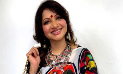 জন্মদিনে শ্রোতা-দর্শকদের আঁখির নতুন উপহার