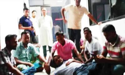 সাবেক এমপির বাড়িতে চাকরিপ্রার্থীদের অনশন, বললেন ‘আত্মহত্যা ছাড়া উপায় নেই’