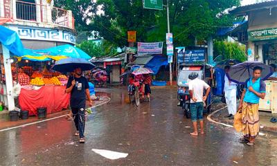 টানা বৃষ্টিতে বিপাকে নিম্ন আয়ের মানুষ