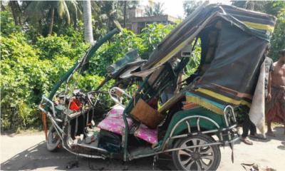ট্রাকের ধাক্কায় প্রাণ গেল ৩ জনের