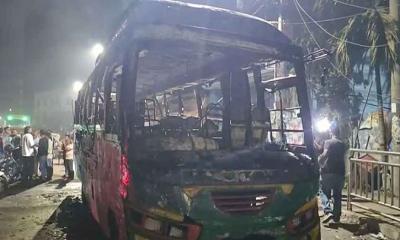 রাতভর রাজধানীর বিভিন্ন স্থানে বাস ও প্রাইভেটকারে আগুন