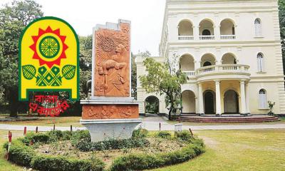 বাংলা একাডেমিতে দুদকের অভিযান চলছে