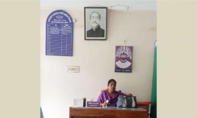 ‘আমার হাত দিয়ে বঙ্গবন্ধুর ছবি সরাব না‘ 