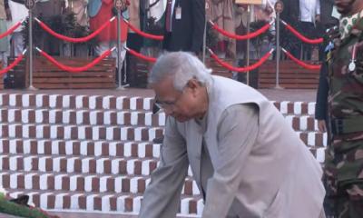 বিজয় দিবসে জাতীয় স্মৃতিসৌধে প্রধান উপদেষ্টার শ্রদ্ধা