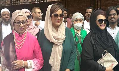 ভোট দিলেন তিন বোন 