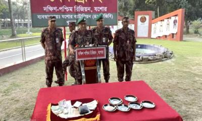 বিজিবির অভিযানে ডায়মন্ড ও বিভিন্ন মুদ্রাসহ এক ভারতীয় নাগরিক আটক