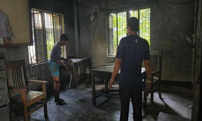 ব্রাহ্মণবাড়িয়ায় গ্রামীণ ব্যাংক কার্যালয়ে আগুন