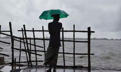 কোথাও ভারী বৃষ্টি, কোথাও বজ্রবৃষ্টির পূর্বাভাস, নদীবন্দরে ২ নম্বর সংকেত