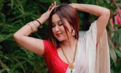 অল্পের জন্য বড় বিপদ থেকে রক্ষা পেলেন চমক