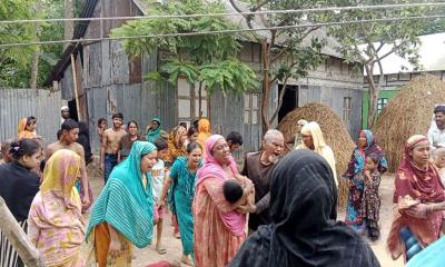 বাড়ির পাশে গর্তে জমে থাকা পানিতে ডুবে দুই শিশুর মৃত্যু