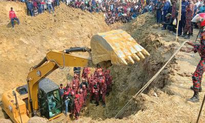 ২৭ ঘণ্টা ধরে উদ্ধারের চেষ্টা, ৪২ ফুট খুঁড়েও সন্ধান মেলেনি শিশুটির