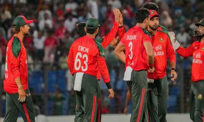 ঘরের মাঠে হোয়াইটওয়াশ লজ্জায় বাংলাদেশ