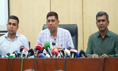 লকডাউনে আতঙ্কের কিছু নেই, ৫০০ টাকায় স্লোগান দিচ্ছে নিরীহ রিকশাওয়ালা