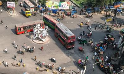 অচল রাজধানী: যান চলাচল সীমিত, আতঙ্কে নগরবাসী