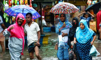 টানা বৃষ্টিতে ঢাকায় জলাবদ্ধতা