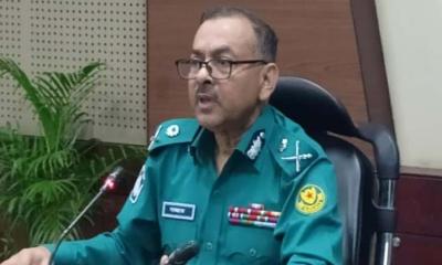 বাসে আগুন-ককটেল নিক্ষেপকারীকে গুলির নির্দেশ