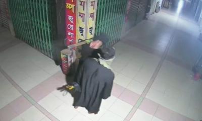 মধ্যরাতে বোরকা পরে এসে ৫০০ ভরি স্বর্ণ লুট