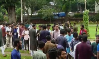 ডাকসুর ভোট শুরু, সকাল থেকেই দীর্ঘ লাইন