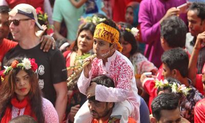 বর্ষবরণে ঘোরাঘুরি, স্বাস্থ্যের দিকেও নজর রাখুন