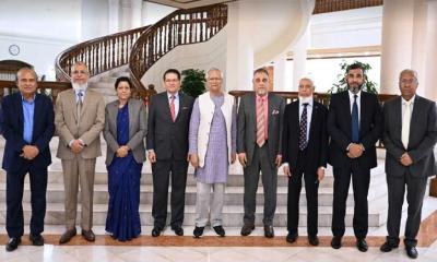 নির্বাচন-গণভোটের প্রস্তুতি সম্পর্কে প্রধান উপদেষ্টাকে জানালেন সিইসি