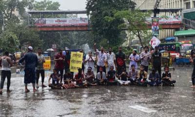 শাহবাগে বিক্ষোভ, যান চলাচল বন্ধ