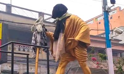 গান্ধীর মূর্তির মুখে কালো কাপড়, উত্তপ্ত পশ্চিমবঙ্গ