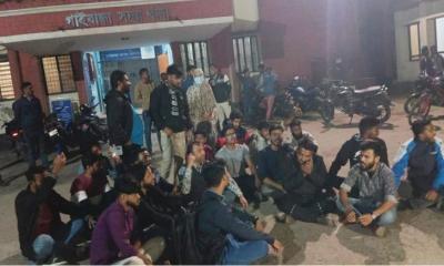 মেলায় বৈষম্যবিরোধী আন্দোলনের তিন নেতাকে ছুরিকাঘাত, মধ্যরাতে থানা ঘেরাও