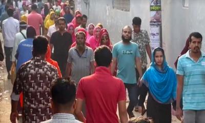 দলে দলে কর্মস্থলে ছুটছেন শ্রমিকরা