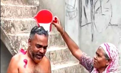 জামিনে মুক্তি পেয়ে নিষিদ্ধ সংগঠনের নেতার গোলাপের পাপড়ি, দুধ দিয়ে গোসল