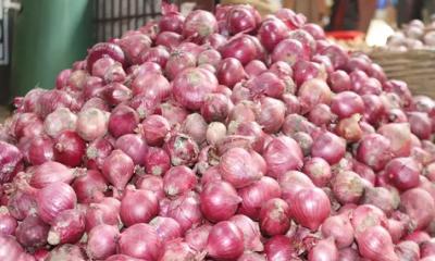 লাফিয়ে বাড়ছে পেঁয়াজের দাম, সহসা কমার আভাস দিচ্ছেন না ব্যবসায়ীরা