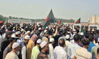 ওসমান হাদির জানাজায় অংশগ্রহণ করতে জড়ো হচ্ছেন সর্বস্তরের মানুষ