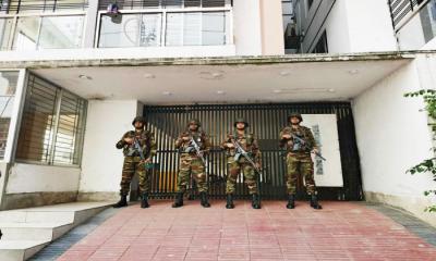 হাজী সেলিমের বাড়িতে যৌথ বাহিনীর অভিযানে যা যা উদ্ধার হলো