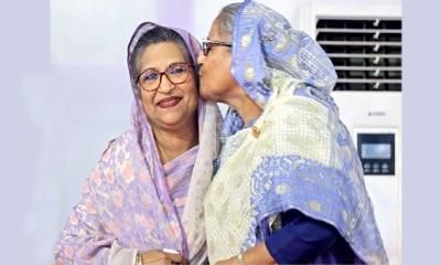 ‘পদত্যাগ করতে শেখ হাসিনার পা ধরেছিলেন শেখ রেহানা’
