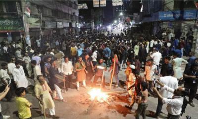 হলুদ হেলমেট পরে কারা হামলা করেছে