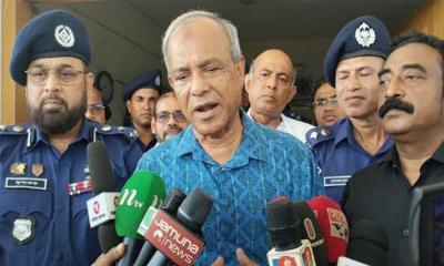 পুলিশের যে ইউনিটের কাছে থাকবে ভারী অস্ত্র, জানালেন স্বরাষ্ট্র উপদেষ্টা