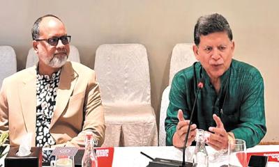 অন্তর্বর্তী সরকার তরুণদের ক্ষমতার লোভ শিখিয়েছে: হোসেন জিল্লুর